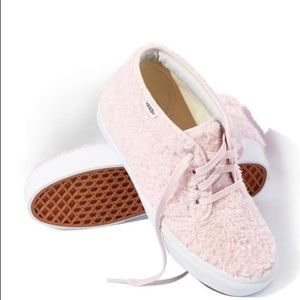 vans shearling chukka